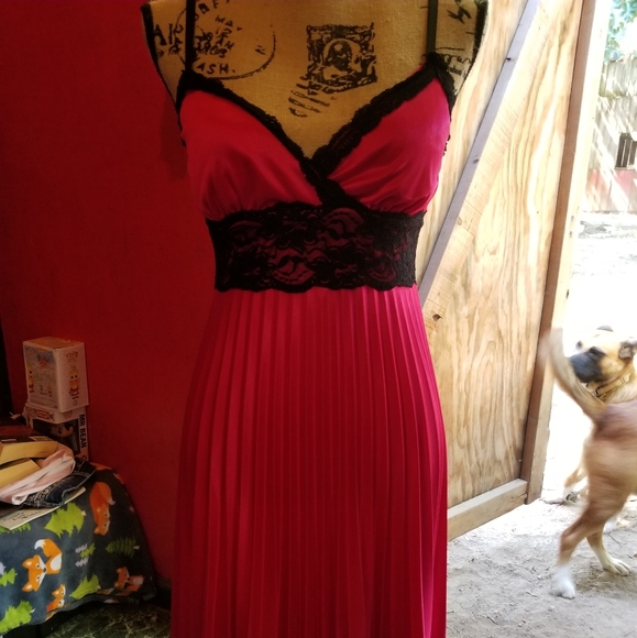 Windsor pink pleated dress - Picture 7 of 8